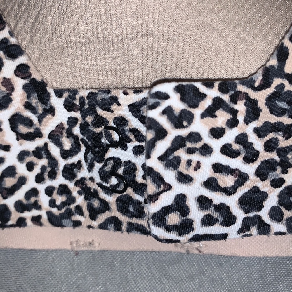 Victoria Sport Cheetah Print Sports Bra - Picture 6 of 7